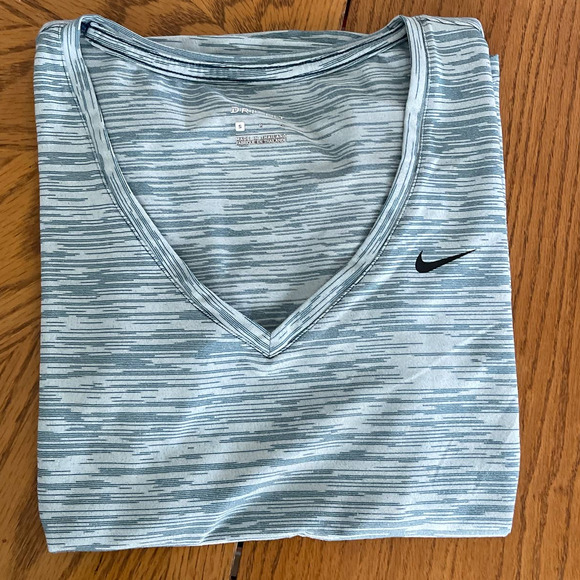 Nike Activity Shirt Women Sz S Gently used - Picture 7 of 7